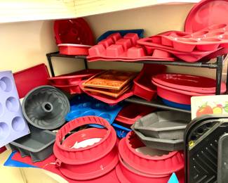 Silicone bakeware