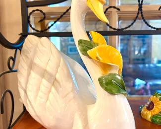 Capodimonte swan