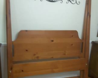 Pine 4 post queen size bed..no mattresses