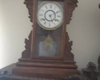 Oak gingerbread mantle clock