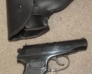 Makarov 9 x 18 - 9mm Pistol w/Holster