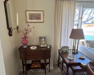 Fenton Vase with Glass Flowers, Side Tables, Table Lamp, Ceramic Collectables