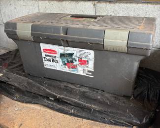 Rubbermaid Roughneck Tool Box