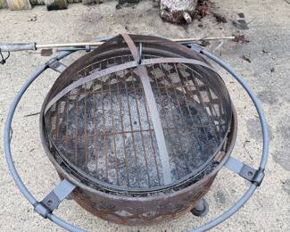 Metal Fire Pit with Decorative Base and Spark Screen