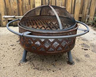 Round Metal Fire Pit with Spark Screen