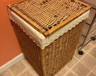 Wicker Laundry Hamper with Lid and Liner