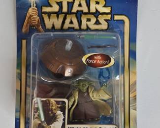 Star Wars Attack of the Clones Yoda with Force Action Action Figure