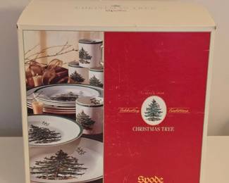 Spode Christmas Tree Dinnerware Set