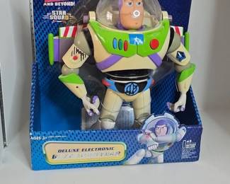 Deluxe Electronic Buzz Lightyear Star Command Action Figure