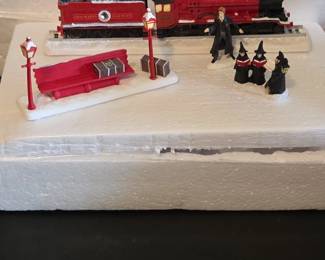 Harry Potter Hawthorne Village Hogwarts Express Christmas Scene Set