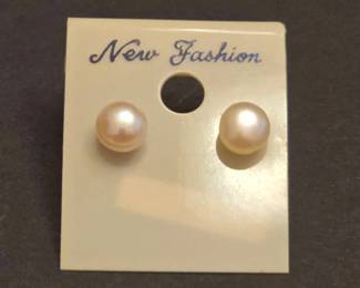 Freshwater Pearl Stud Earrings on New Fashion Card