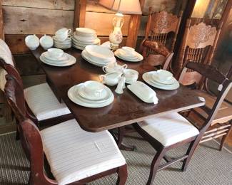 Mahogany Duncan Phyffe table and chairs