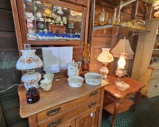 One of many nice oak pieces