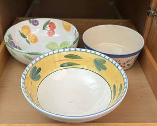 Lot 21: Ceramic Bowl Set