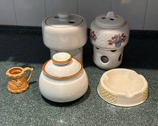 Lot 14: Assorted Ceramic Kitchenware and Tabletop Pieces