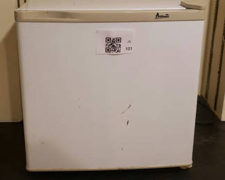 Lot 101: Avanti Compact Refrigerator