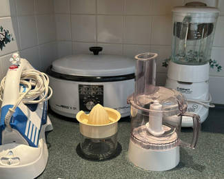 Lot 11: Countertop Appliances and Small Kitchen Tools