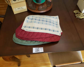 Lot 57: Quilted placemats