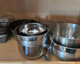 Lot 9: Assorted Mixing Bowls, Baking Dishes, and Kitchen Accessories