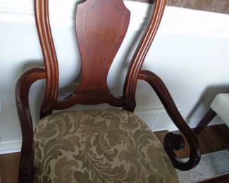 Dining Room Table w/8 chairs and 2 pads $400