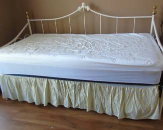 Daybed w/Trundle $100