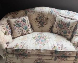 Small Couch in Beautiful Condition