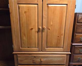 4506  Wooden Dresser