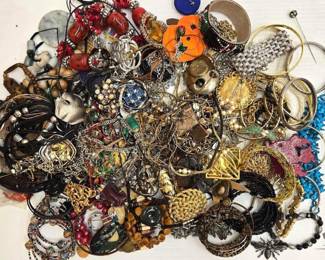 1018  Costume Jewelry