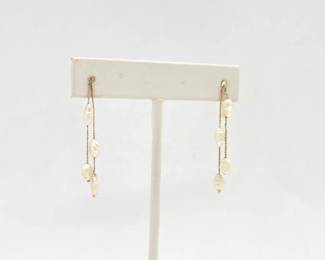 724  14k Gold  Pearl Earrings, 1.6g