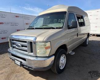 220 2008 Ford Econoline E350 Van