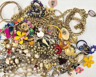 1008  Costume Jewelry