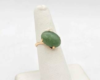 756 14k Gold Ring with Jadeite, 3g