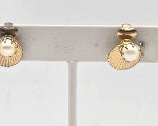 1062  Pearl Earrings