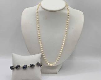 1056 Pearl Necklace and Bracelet