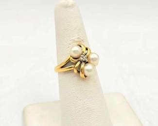 754  14k Gold Ring with Diamonds  Pearls, 3.2g