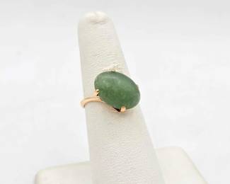 756  14k Gold Ring with Jadeite, 3g