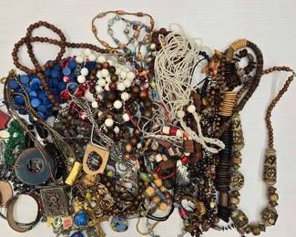 1016 Costume Jewelry