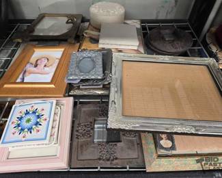 4096  Picture Frames