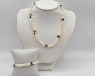 1052 Pearl Necklace