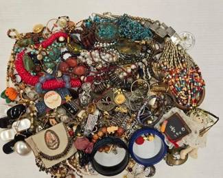 1014 Costume Jewelry