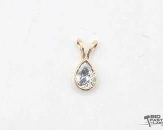 796  14kt Diamond Pendant, 0.4g