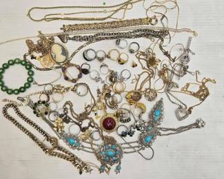 1022  Costume Jewelry