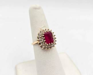 808  10k Gold Ring with Sapphire, 5g