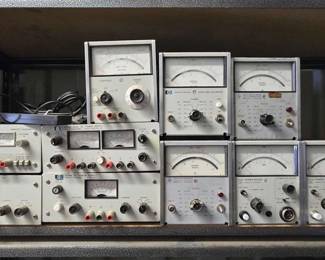 8184 Power Supply and Voltmeter