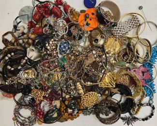 1018 Costume Jewelry