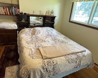 Queen GhostBed, works great. Mattress in great shape. Three other beds also available.
