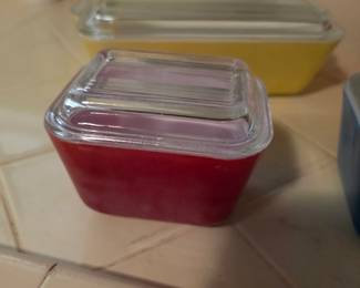 Pyrex 501-B red refrigerator casserole dish