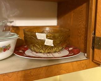Vintage bowls & Corning ware in kitchen