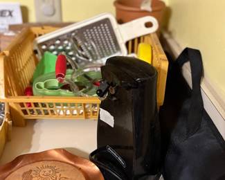 More kitchen including 3 pc BBQ set in black case - new 