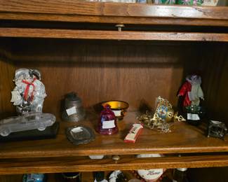 Master bedroom - close up of items on second shelf